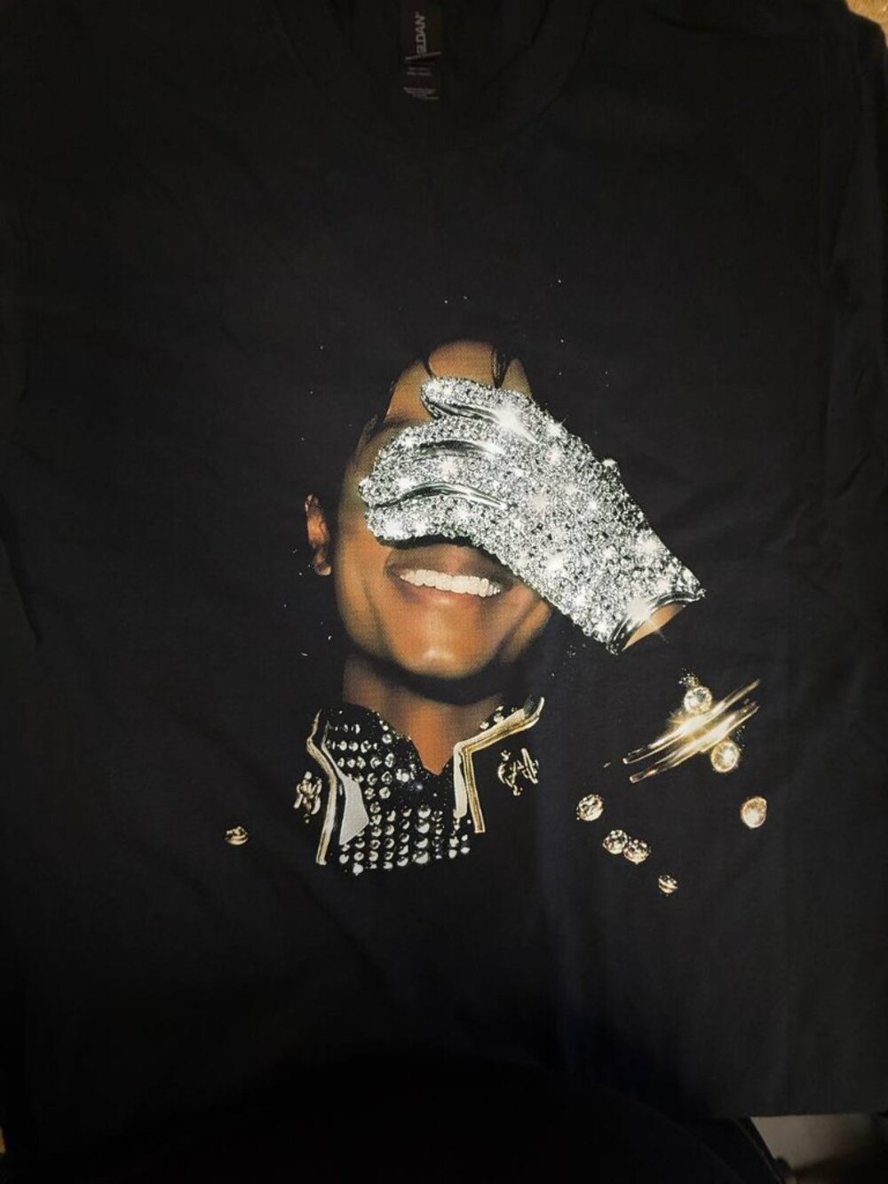 Michael Jackson Glove Graphic T-Shirt, 90s King of Pop Tee - Picture 4 of 5